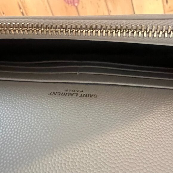 Yves Saint Laurent Cream Crossbody Bag with Gold Chain - Picture 3 of 9